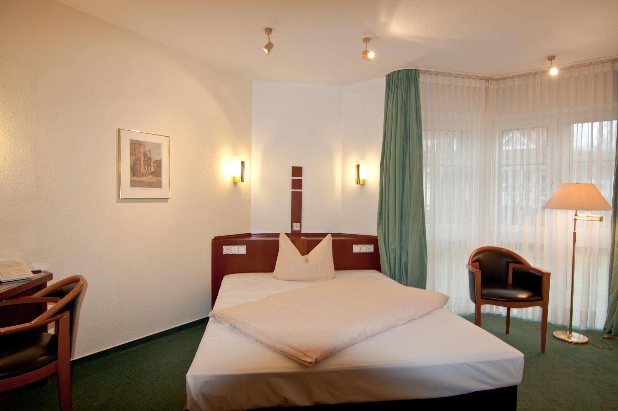 Parkhotel Unter Den Linden Halberstadt Eksteriør billede