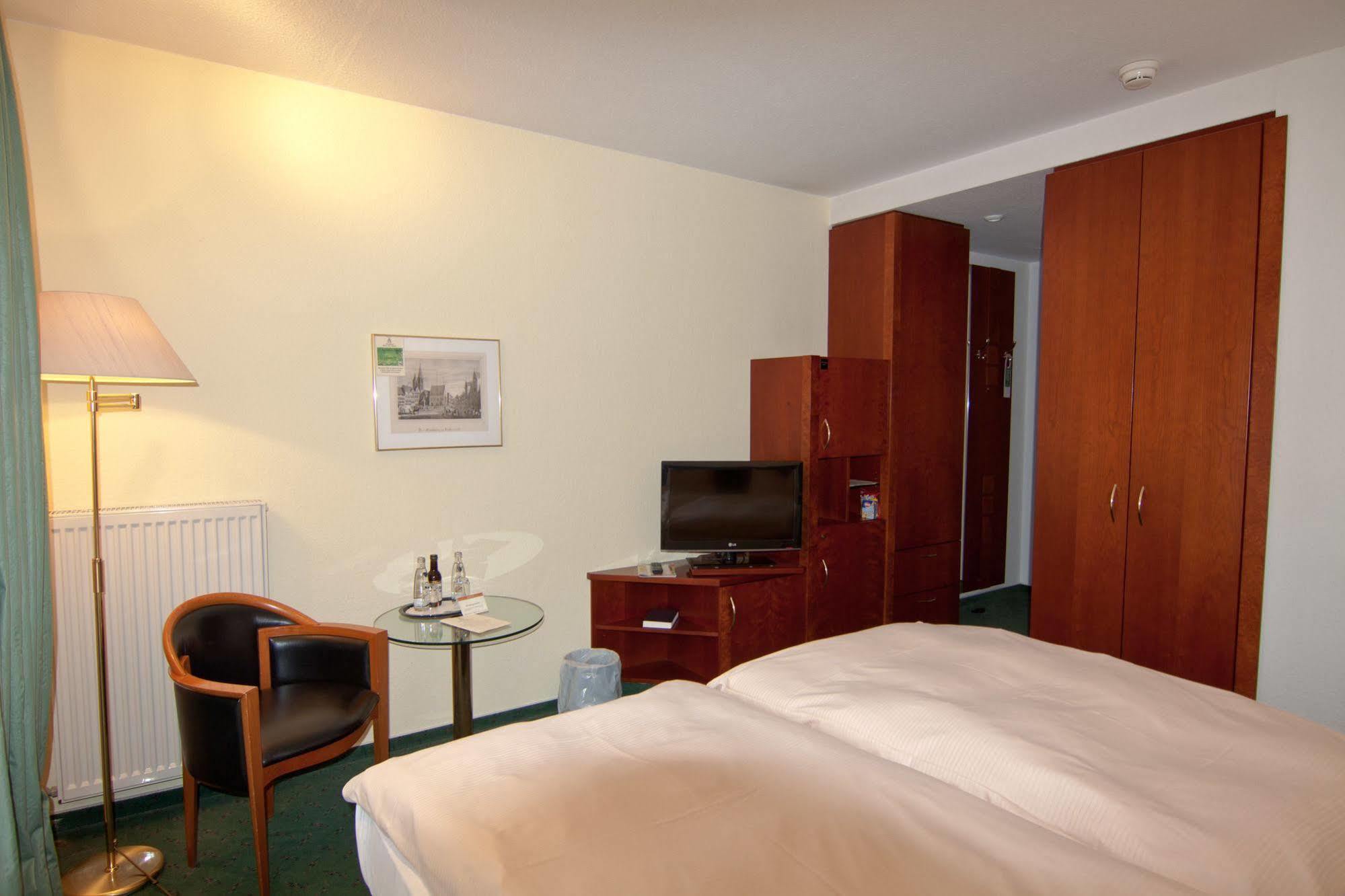Parkhotel Unter Den Linden Halberstadt Eksteriør billede